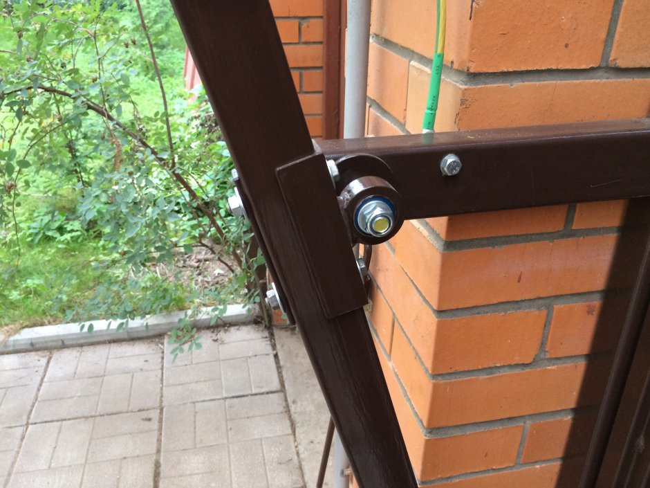 Электромагнитный замок на распашные ворота came