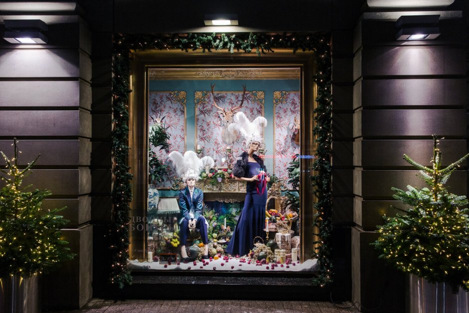 Новогодняя витрина цветочного магазина
