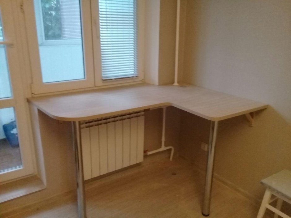 Барный стол переходящий в подоконник