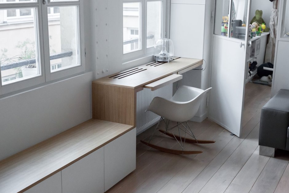 Подоконник переходящий в стол