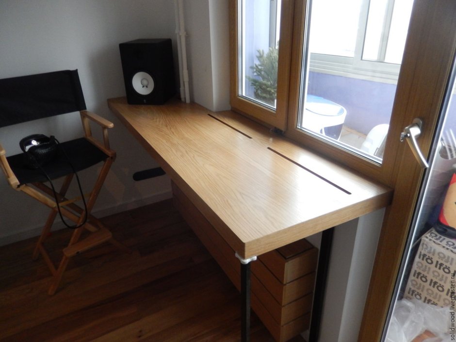 Подоконник-столешница в комнате