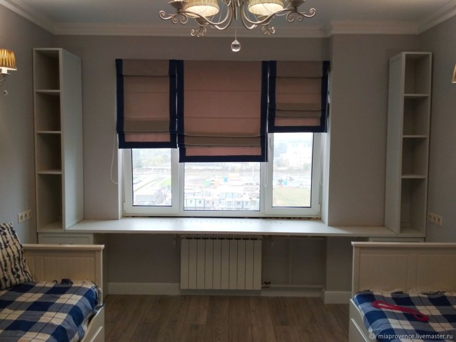 Стол-подоконник в детской