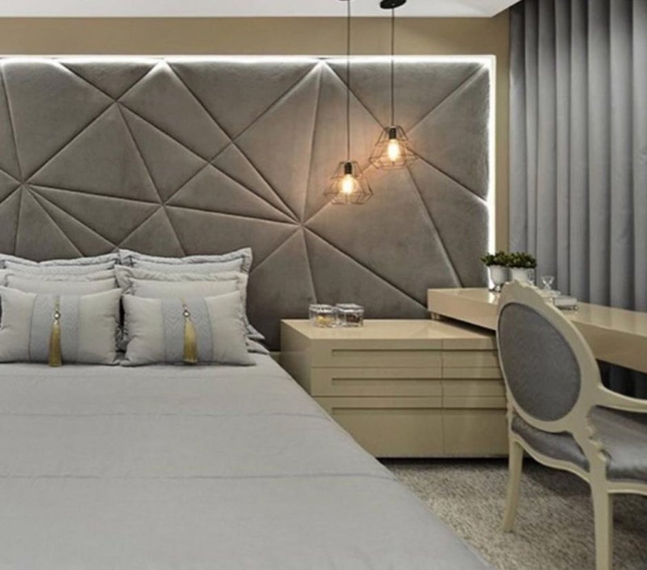 Зеркальные панели в спальне