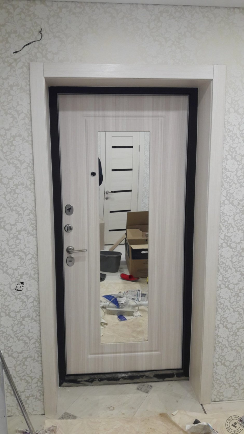 Откосы входной двери с зеркалом