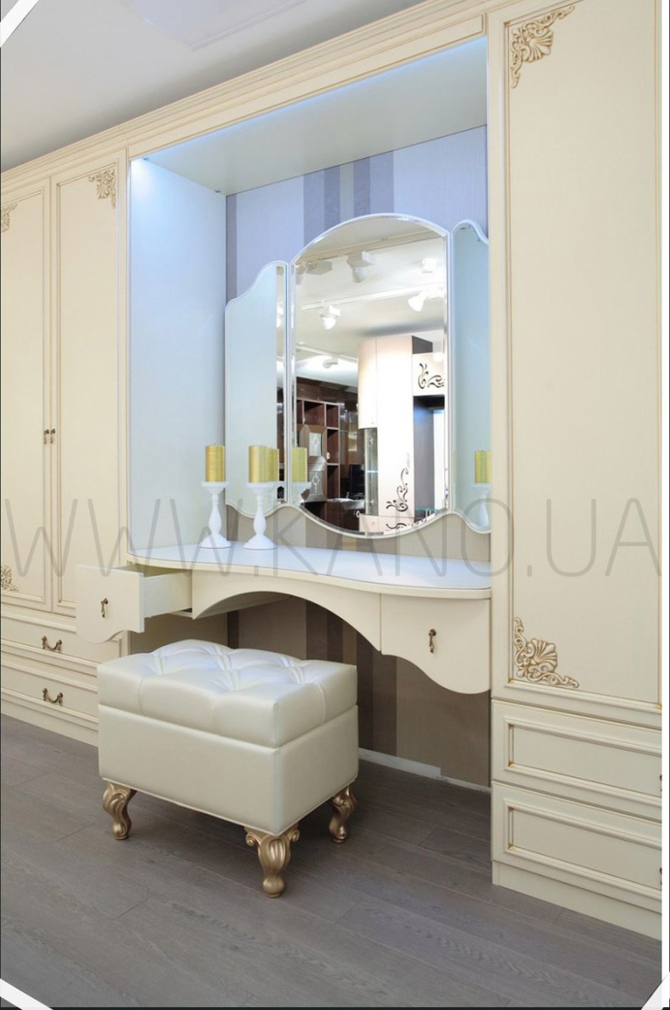 Шкаф с туалетным столиком для спальни