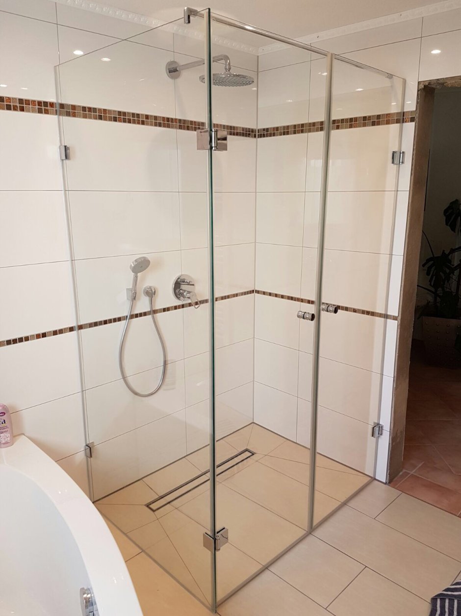 Душевая перегородка 1100мм распашная