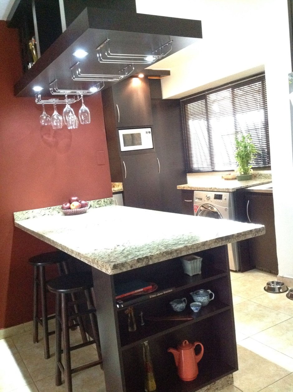 Козырек над барной стойкой