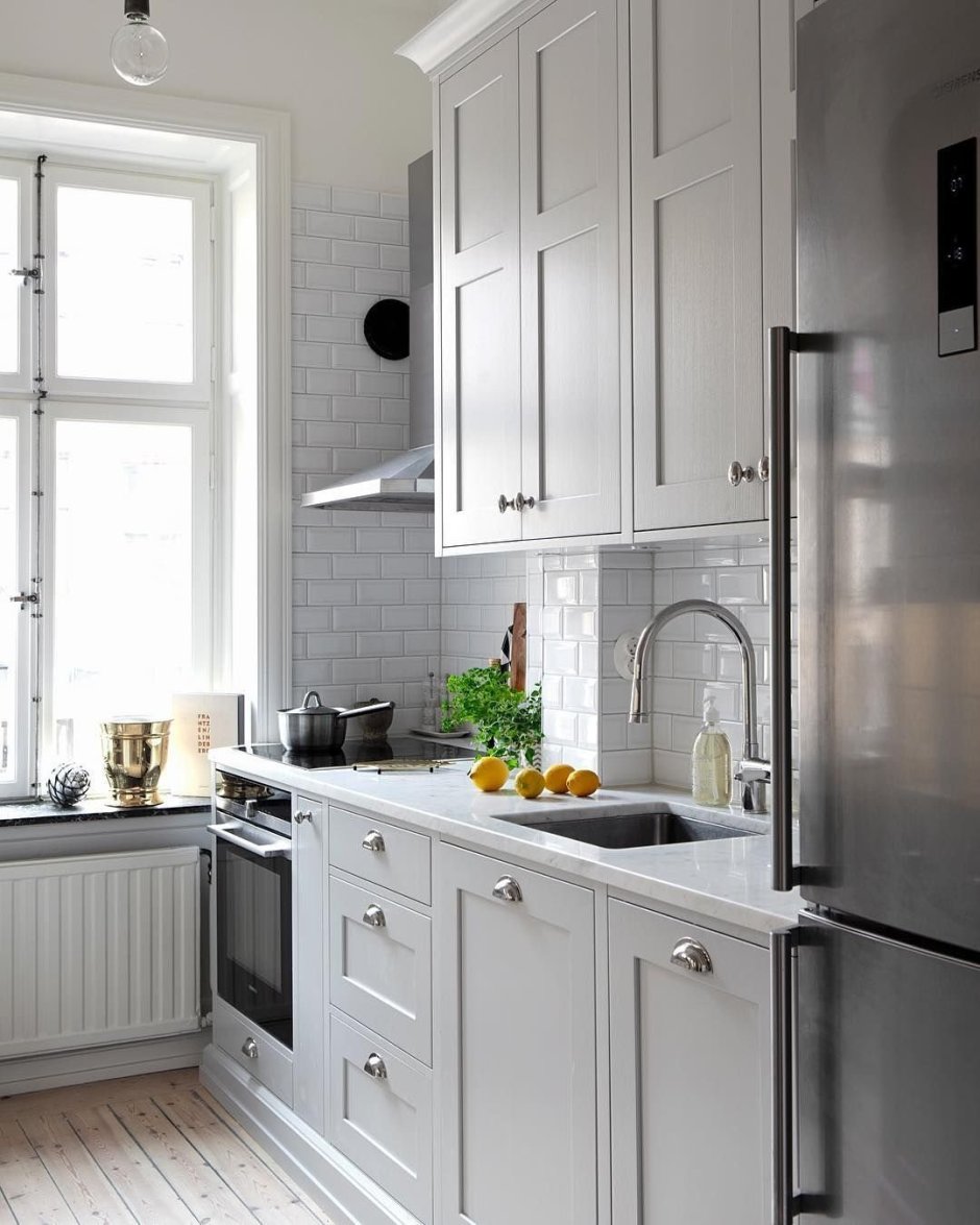 Серая кухня в скандинавском стиле