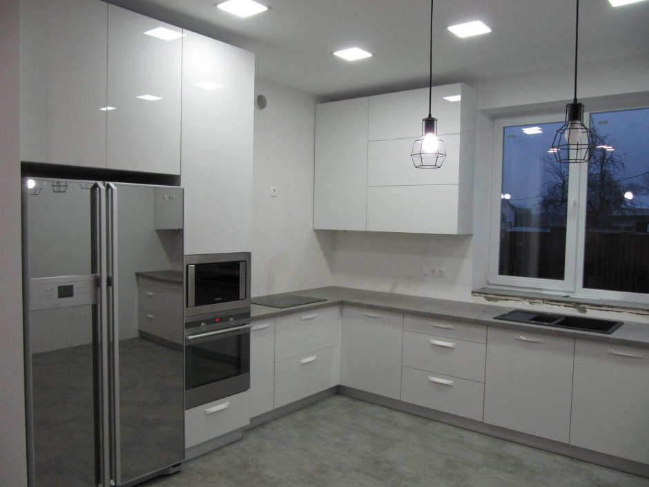 Белая глянцевая кухня