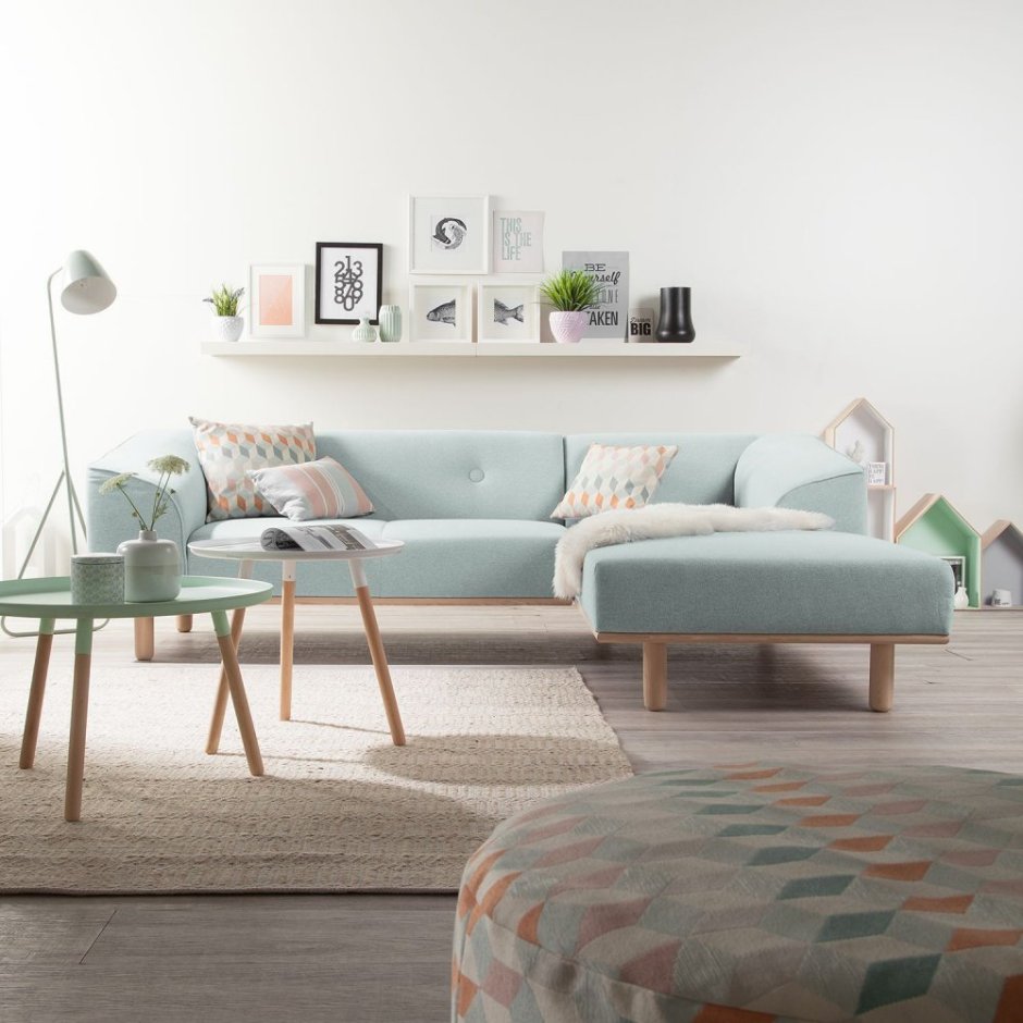 Зеленый диван в интерьере гостиной скандинавский стиль