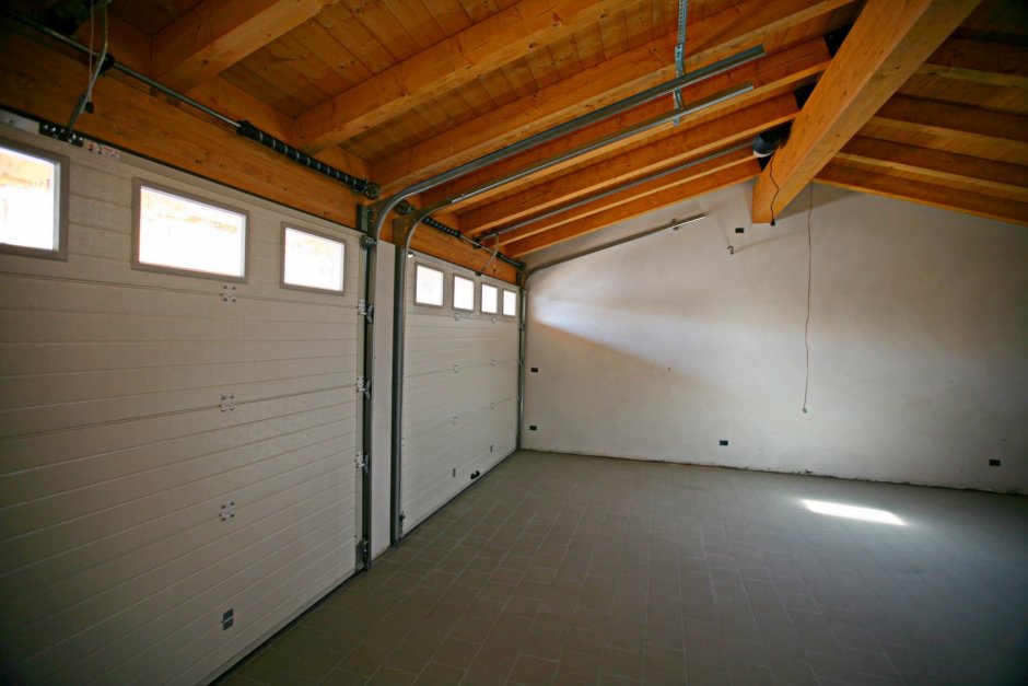 Обшить гараж поддонами