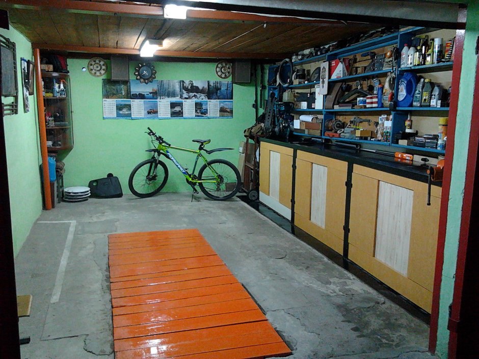 Русский гараж внутри