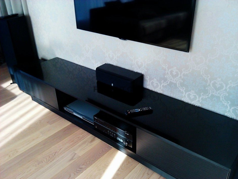 Тумба для телевизора с сабвуфером