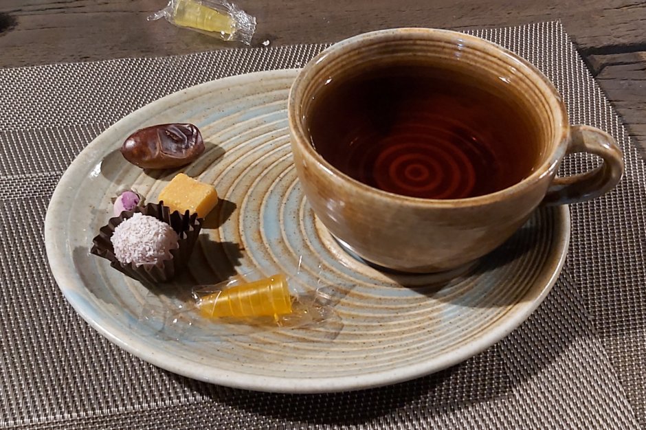 Красивая подача чая в салоне