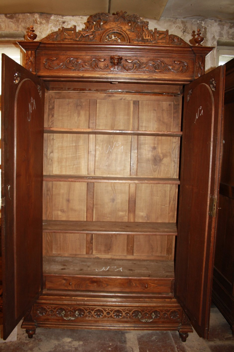 Платяной шкаф бретонский стиль гирокий