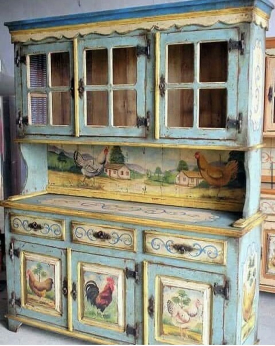 Декупаж старого буфета