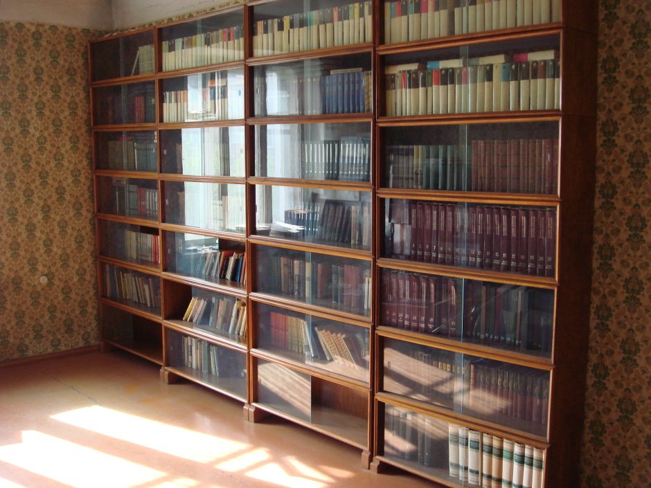 Советские книжные полки