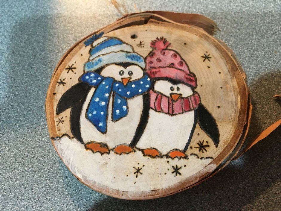 Роспись елочной игрушки на спиле дерева