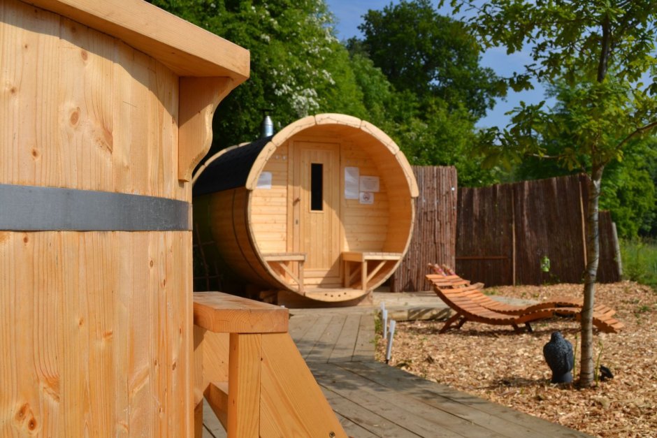 Баня бочка с двухскатной крышей