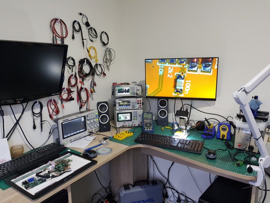 Комната мастерская электронщика