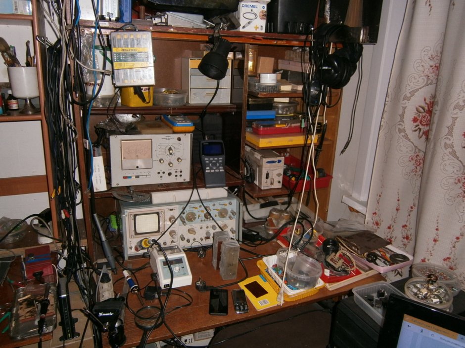 Рабочее место радиолюбителя