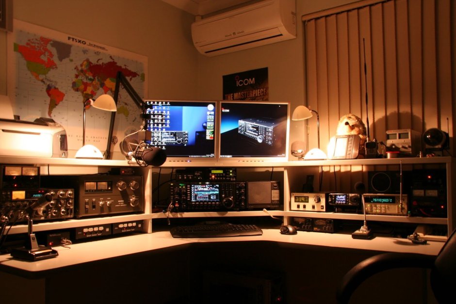 Рабочее место радиолюбителя