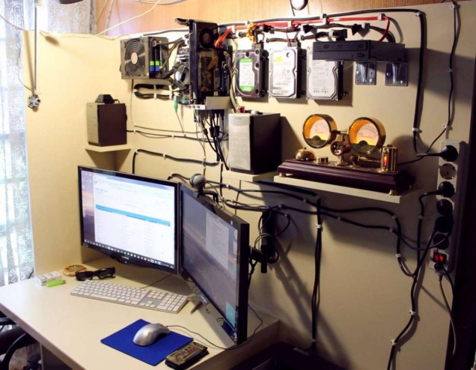 Стол для инженера электронщика