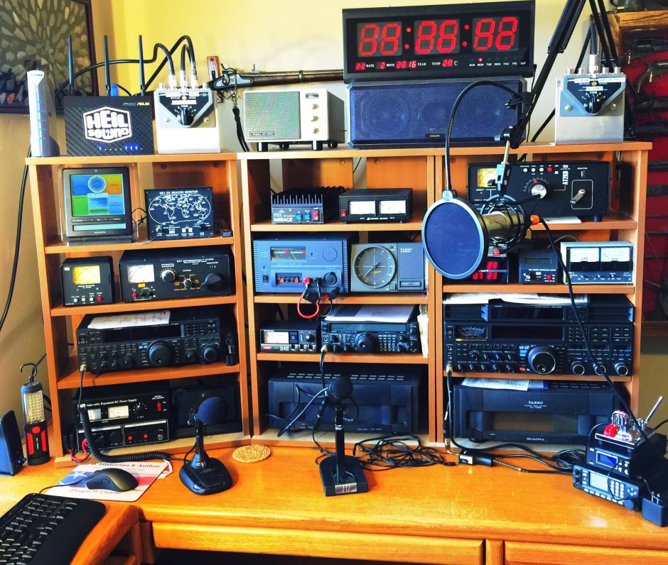 Рабочее место радиолюбителя