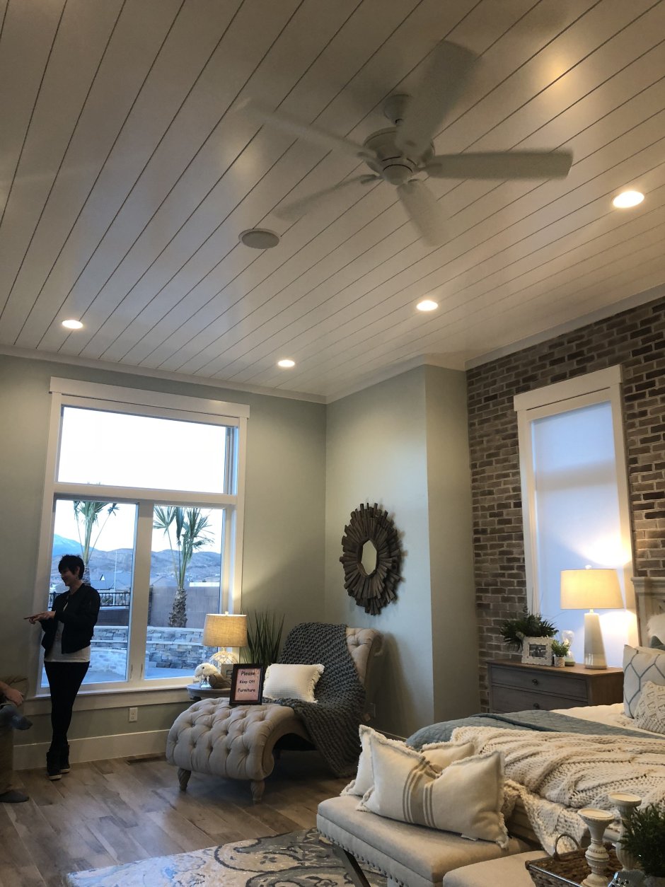 Потолок из досок