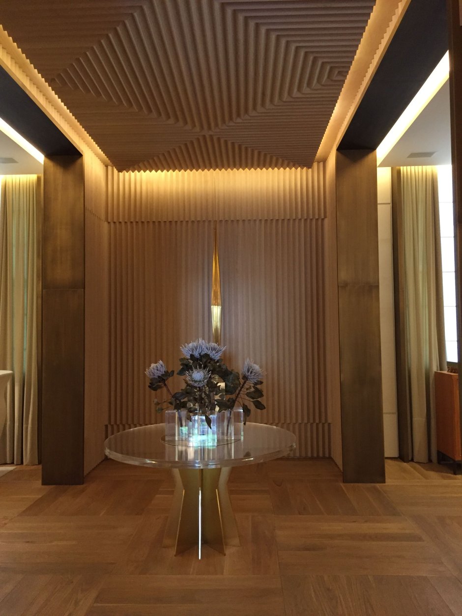 Красивый потолок из вагонки