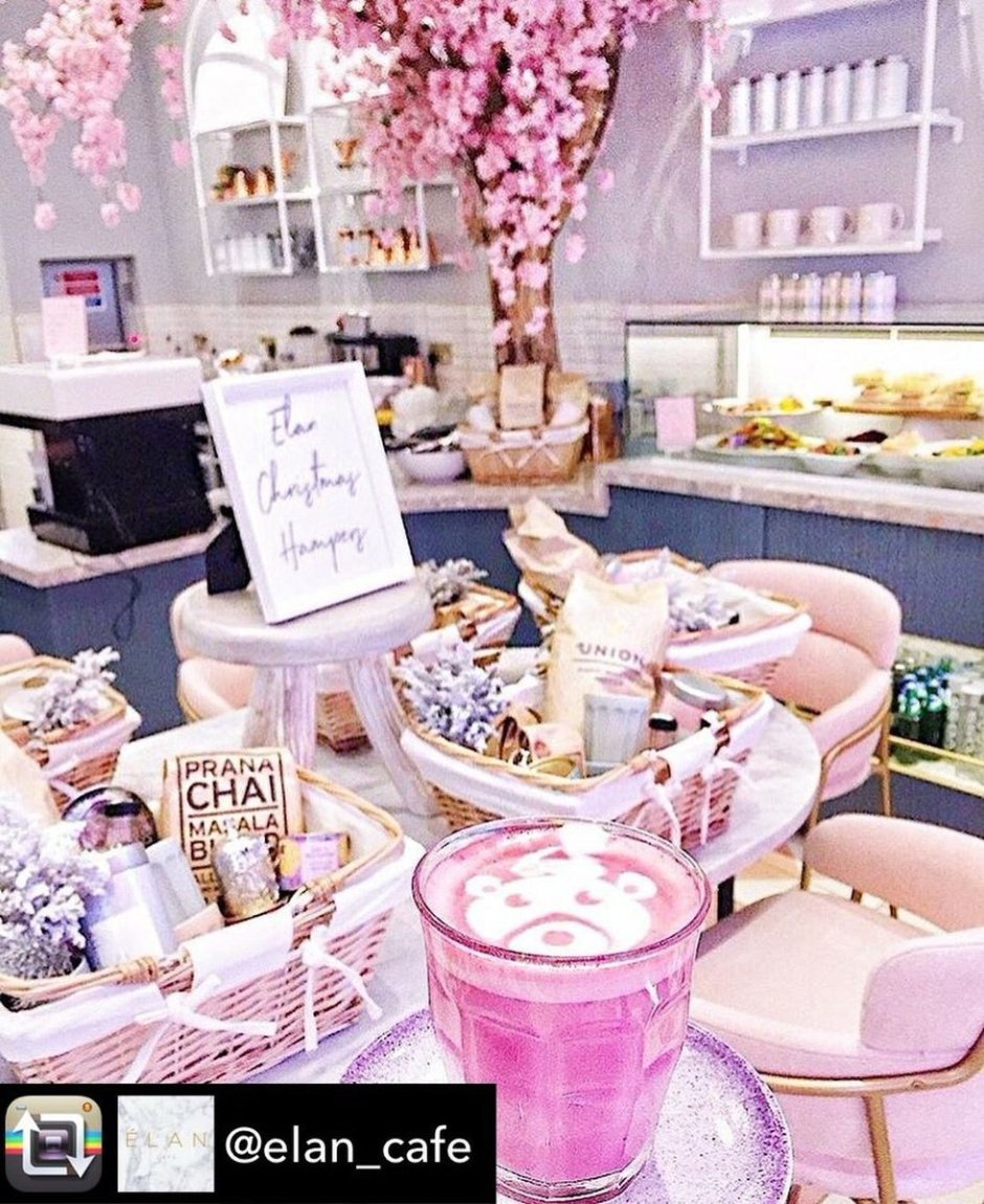 Кофейня в розовом стиле