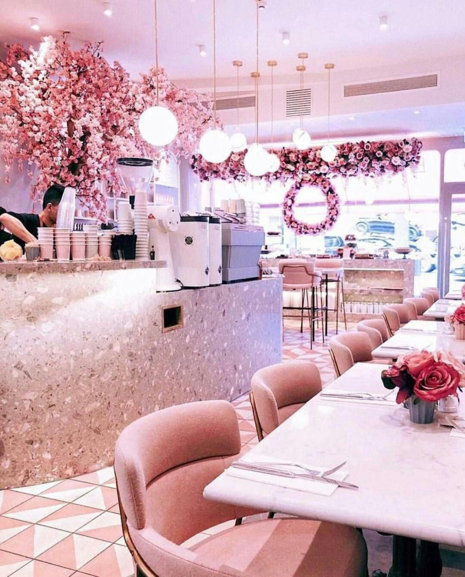 Кофейня в розовом стиле