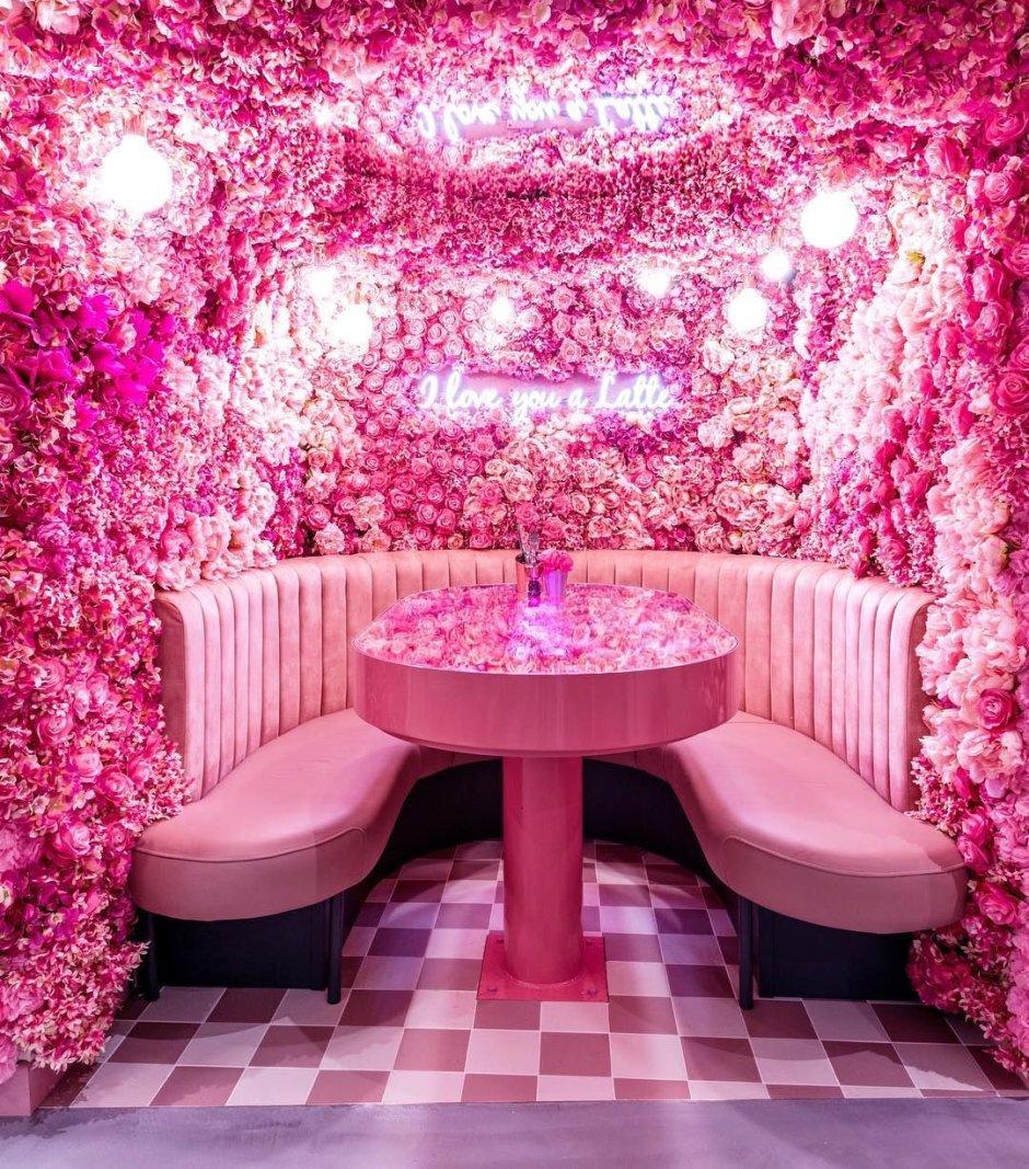Кафе в розовых тонах