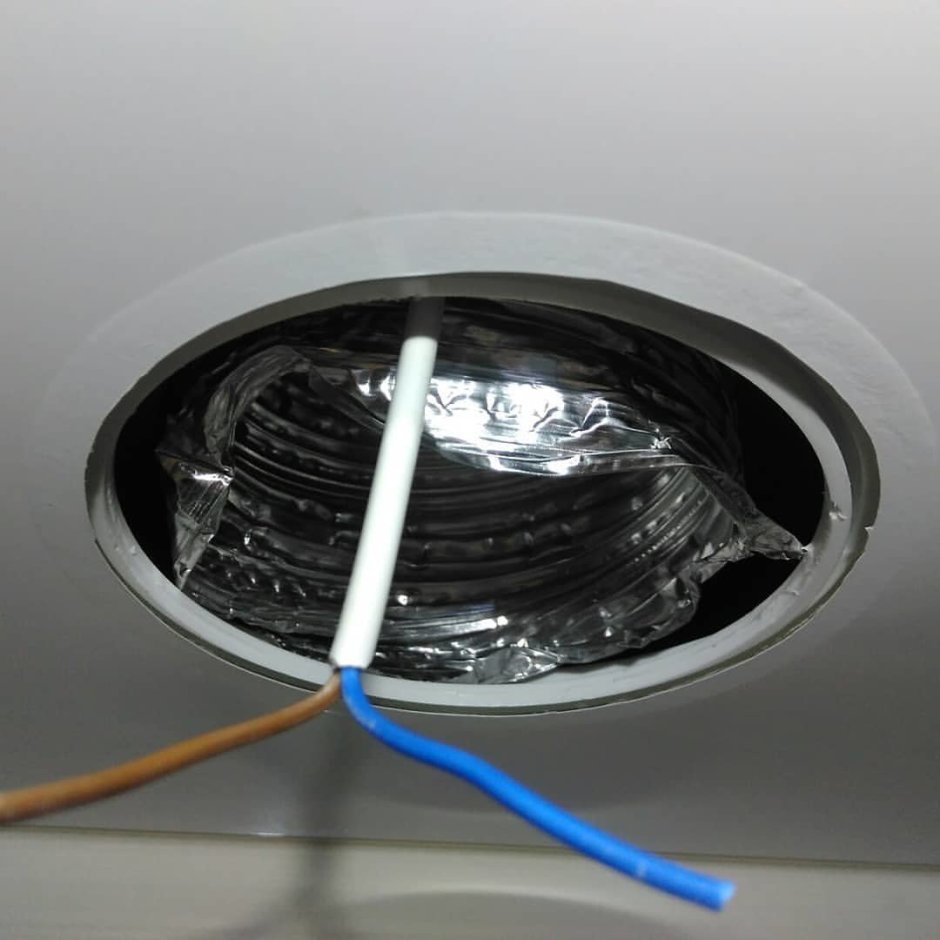 Вытяжной вентилятор в натяжной потолок