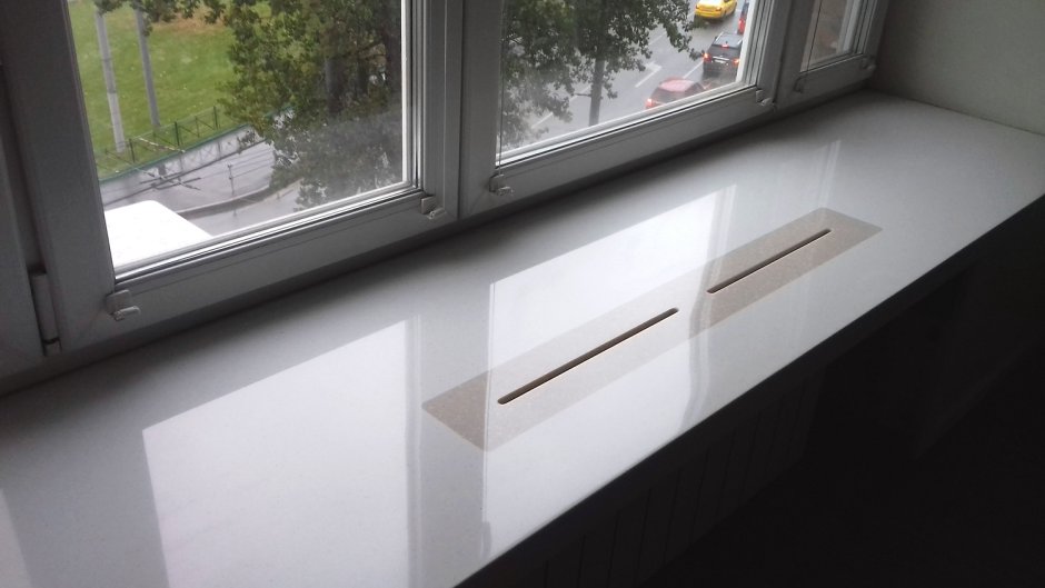 Радиаторные решётки под подоконником, у подоконника радиус 75мм