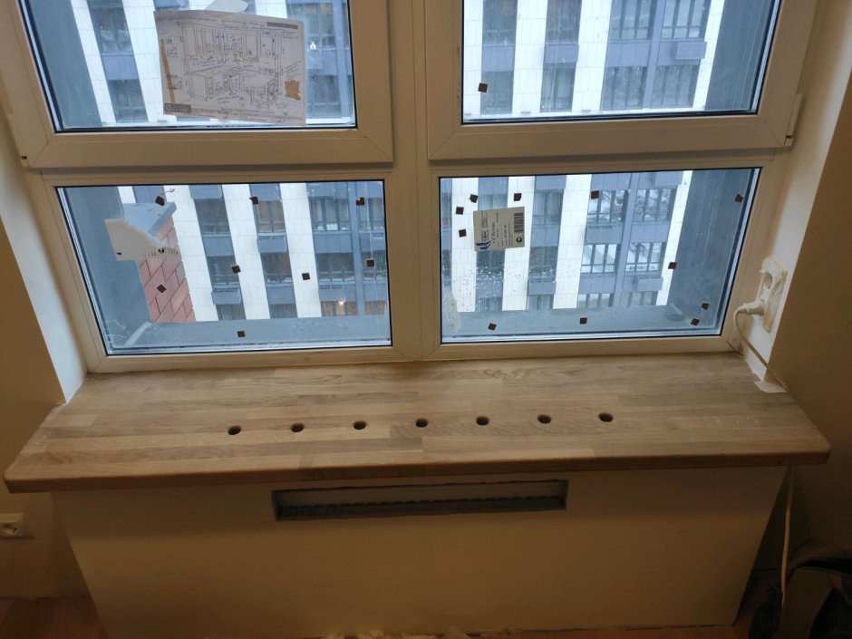 Вентиляционные отверстия в подоконнике