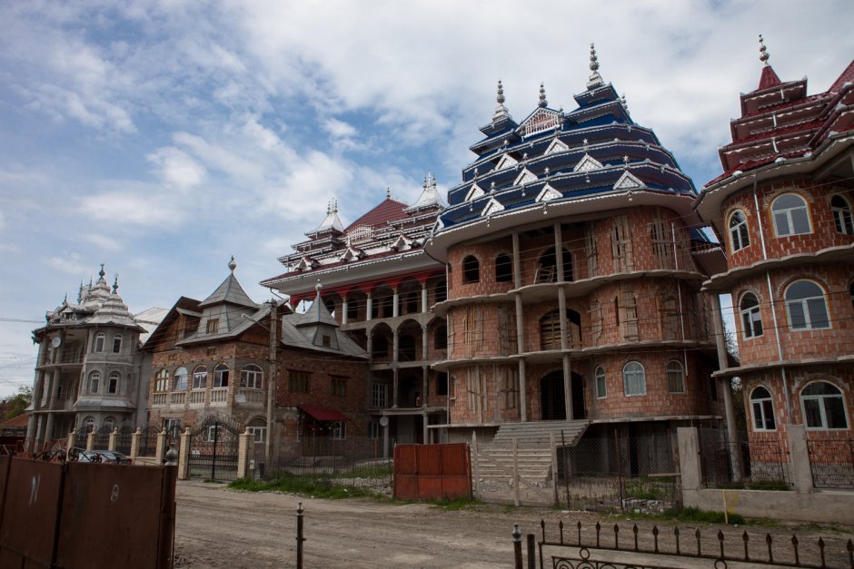 Дворцы цыган в Румынии