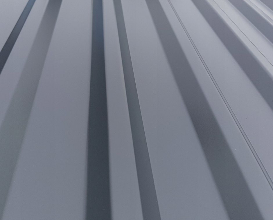 Металлопрофиль серый ПС 20 графит матовый для крыши 40