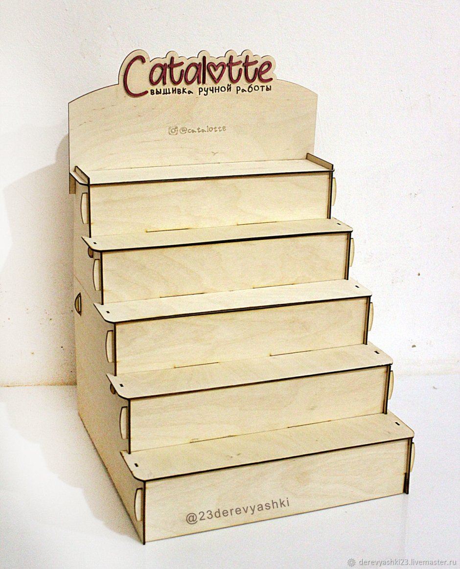 Стойка на витрину из фанеры