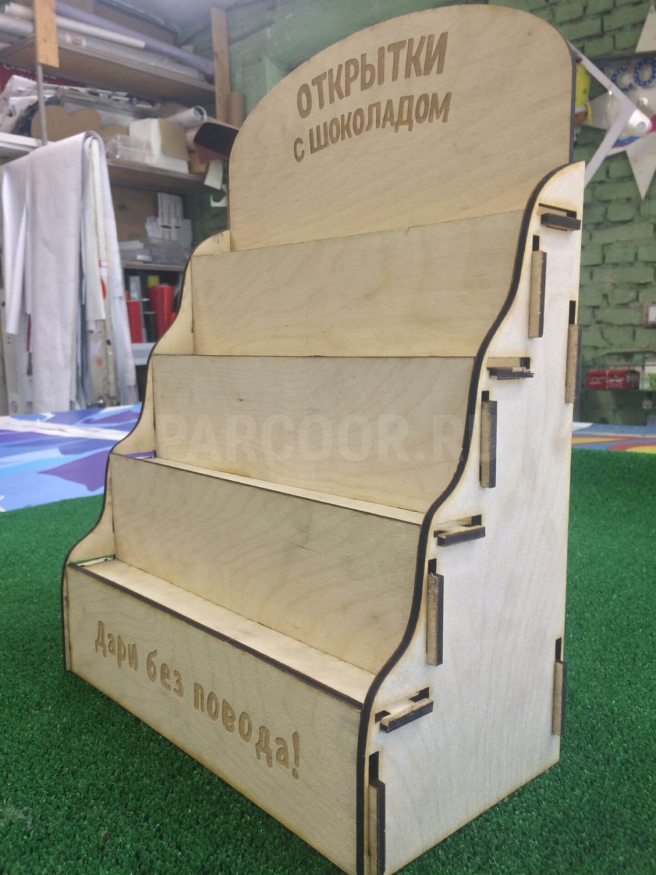 Торговые стойки из фанеры