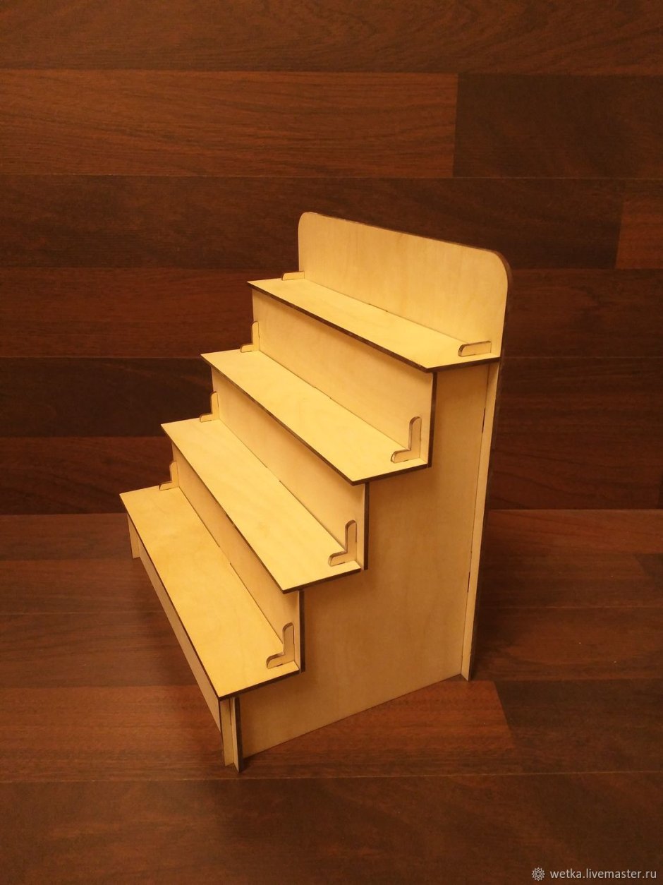 Полки ступеньками