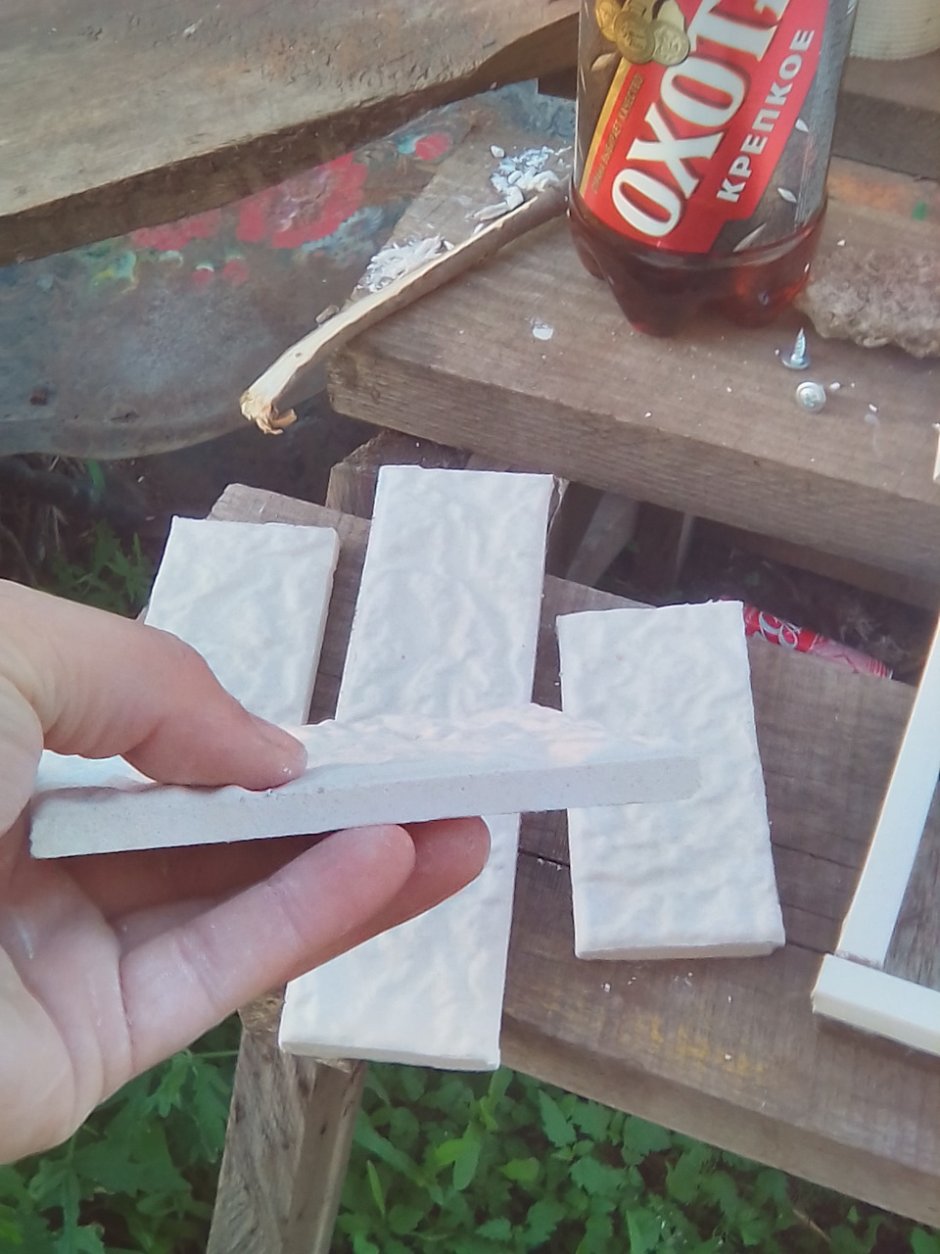 Кирпичики декоративные из потолочной плитки