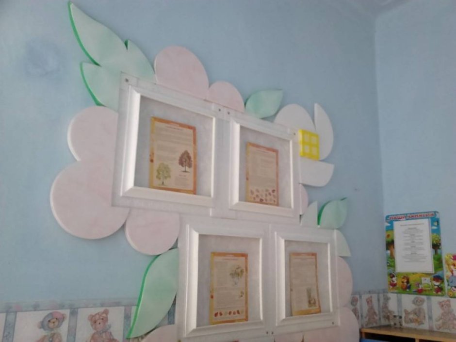 Стенды из потолочных плит