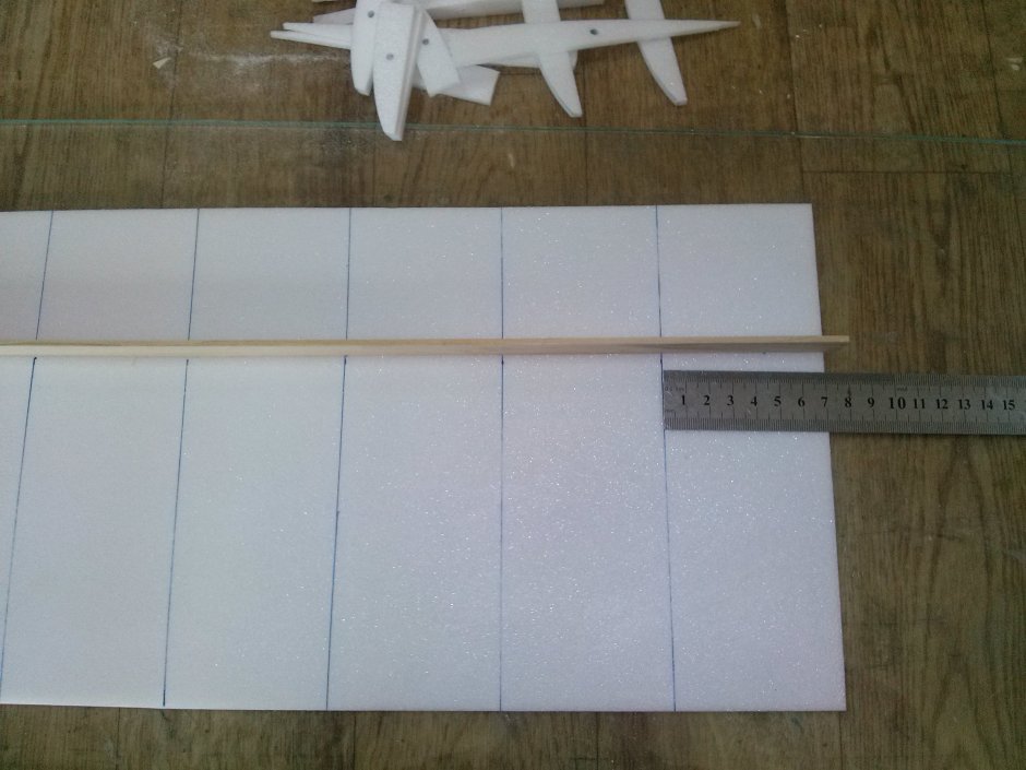 Планер треугольный из потолочной плитки