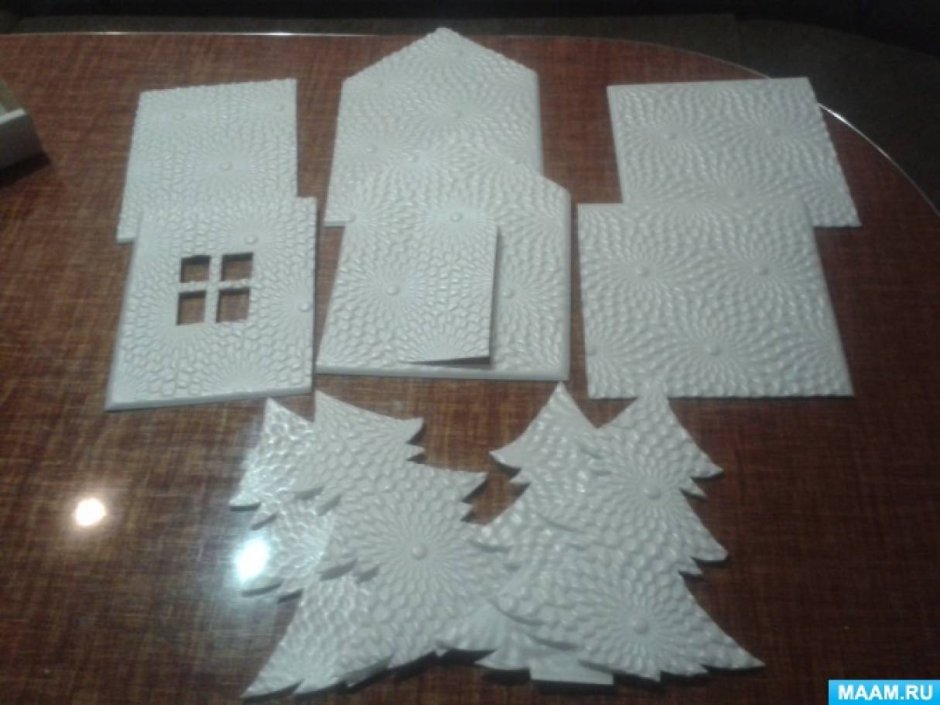 Новогодний домик из потолочной плитки