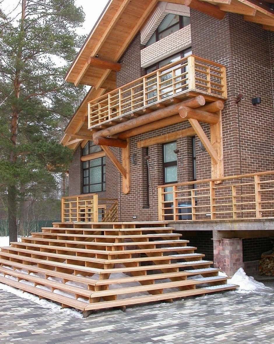 Кирпично деревянный дом