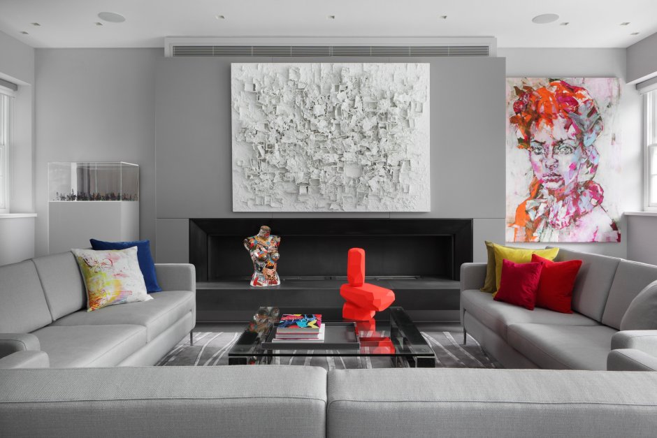 Картины в сером интерьере