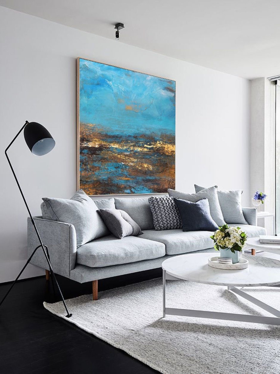 Картины в сером интерьере