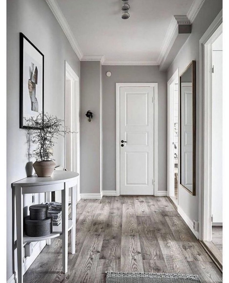 Светло серые стены