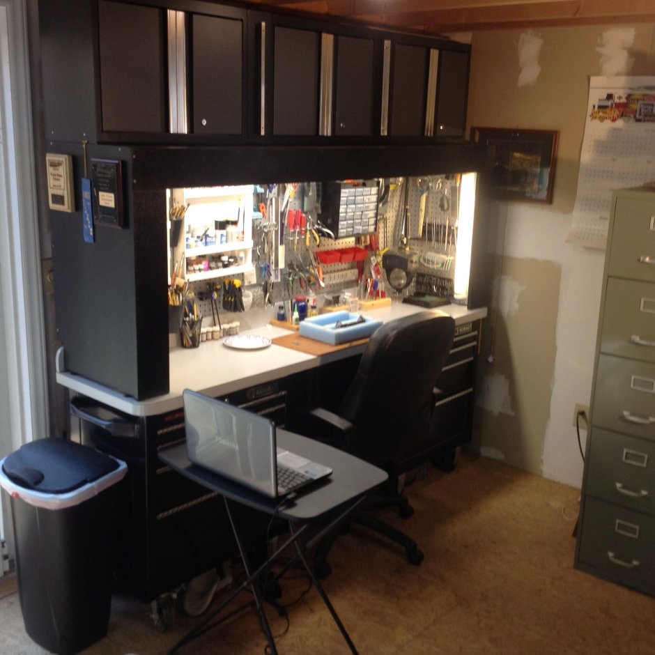 Рабочее место для моделизма